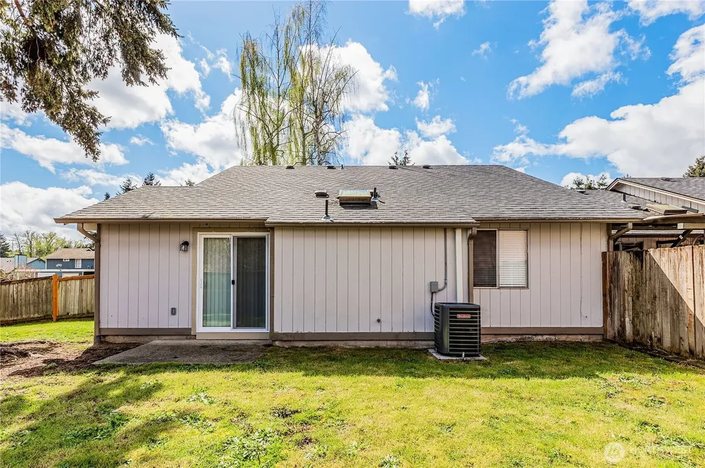 1021 30th Street NE Auburn WA 98002