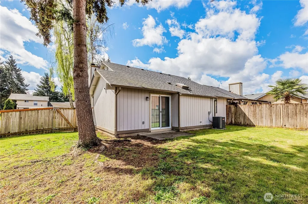 1021 30th Street NE Auburn WA 98002