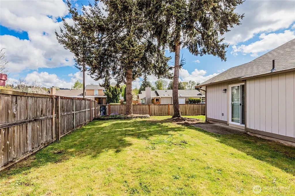 1021 30th Street NE Auburn WA 98002