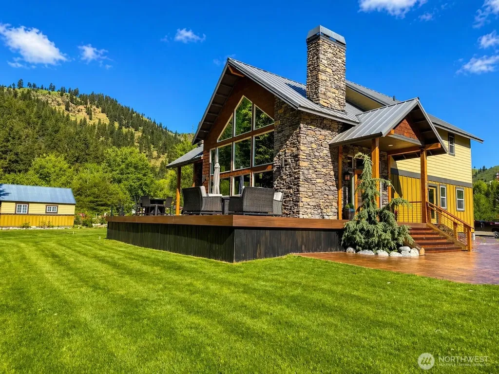 180 Country River Lane Entiat WA 98822