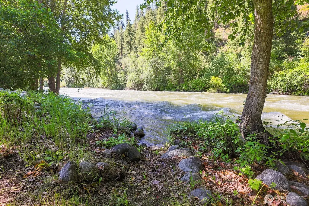 180 Country River Lane Entiat WA 98822