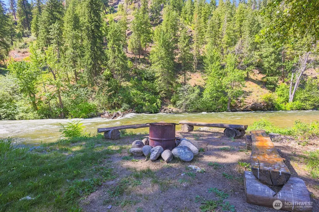 180 Country River Lane Entiat WA 98822