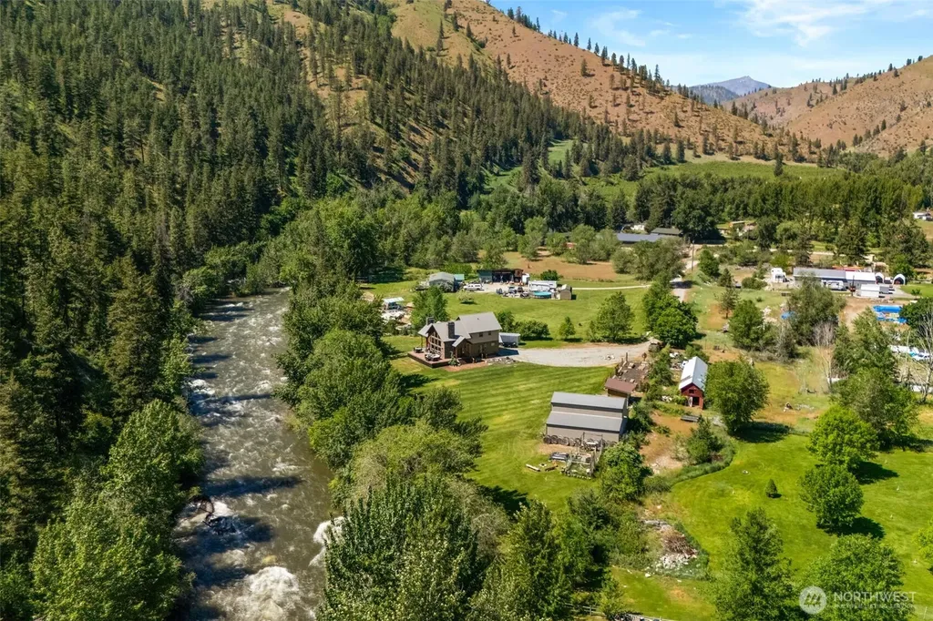 180 Country River Lane Entiat WA 98822