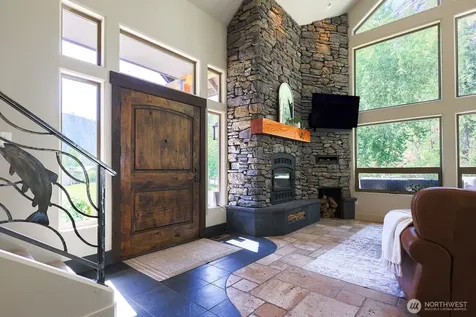 180 Country River Lane Entiat WA 98822