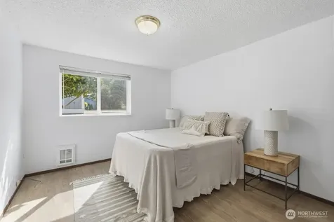 2949 SE Mile Hill Port Orchard WA 98366