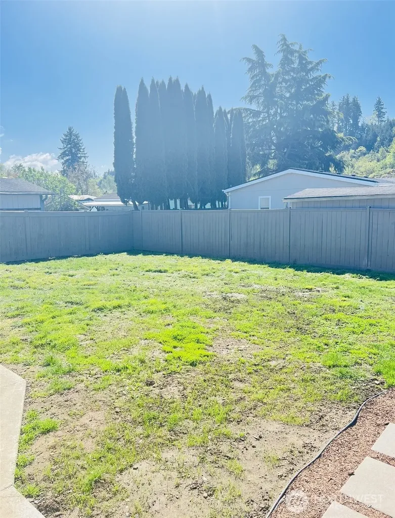 2010 4th Street SE Auburn WA 98002