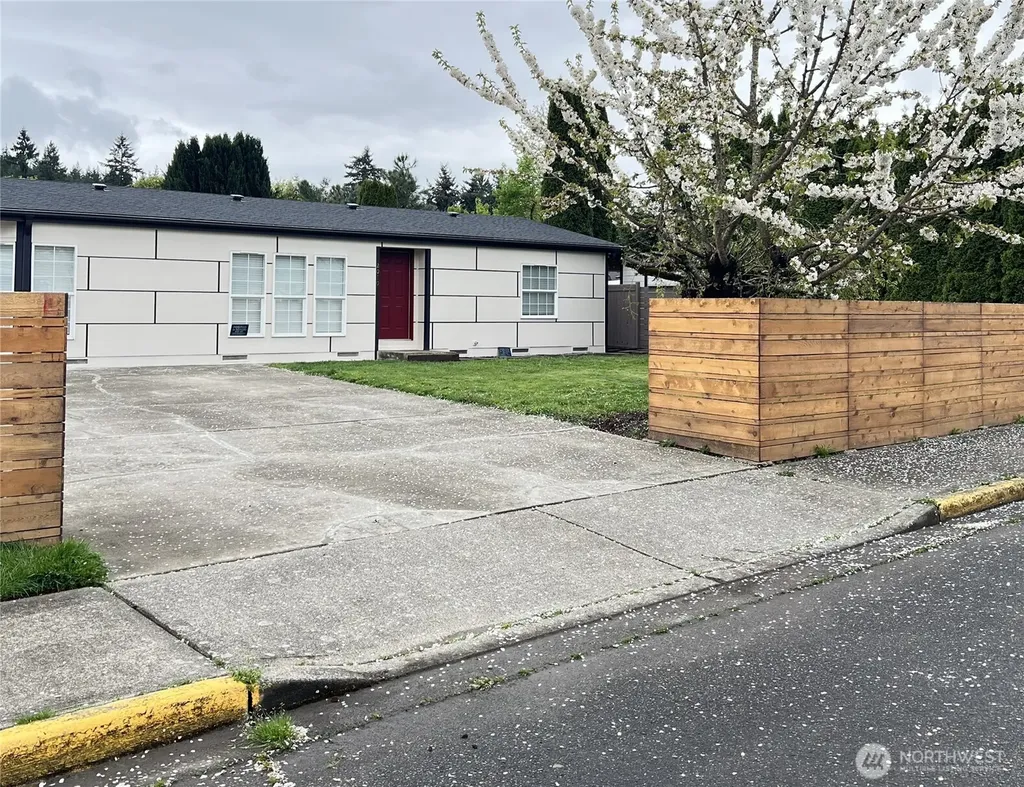 2010 4th Street SE Auburn WA 98002