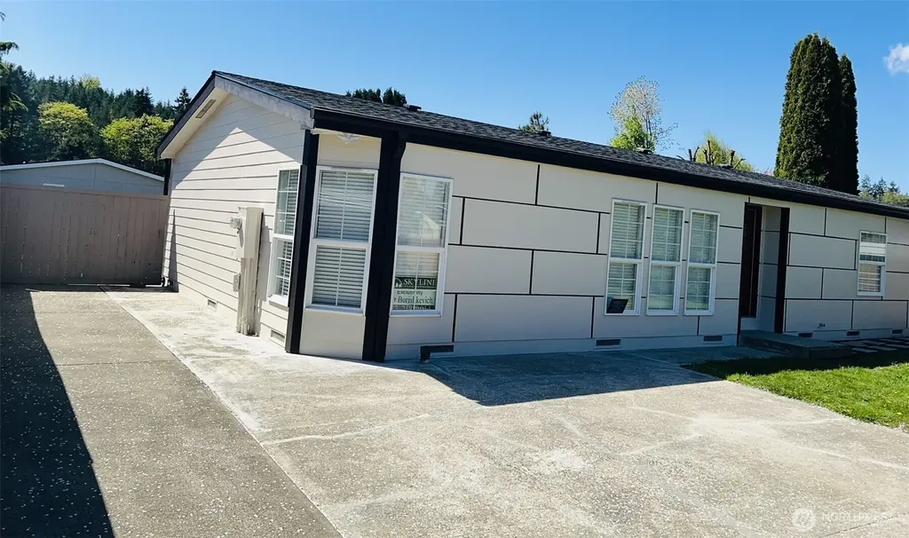 2010 4th Street SE Auburn WA 98002