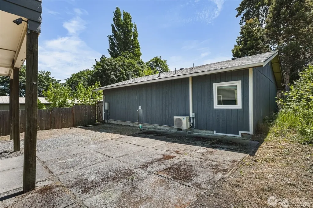 1306 E 32nd Street Tacoma WA 98404