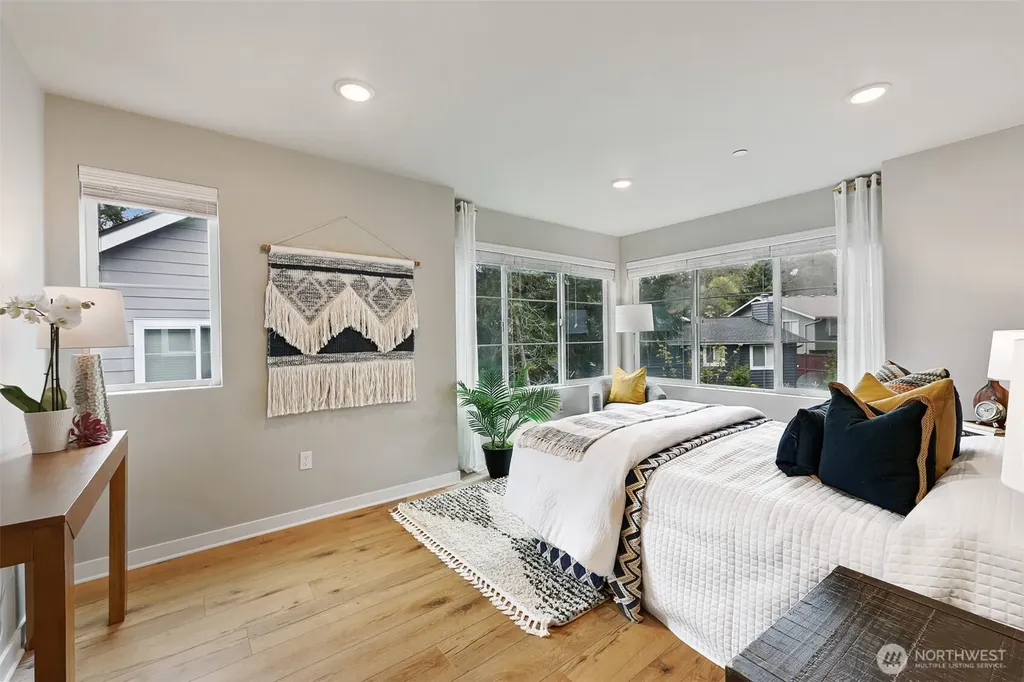 6633 NE 188th Court Kenmore WA 98028