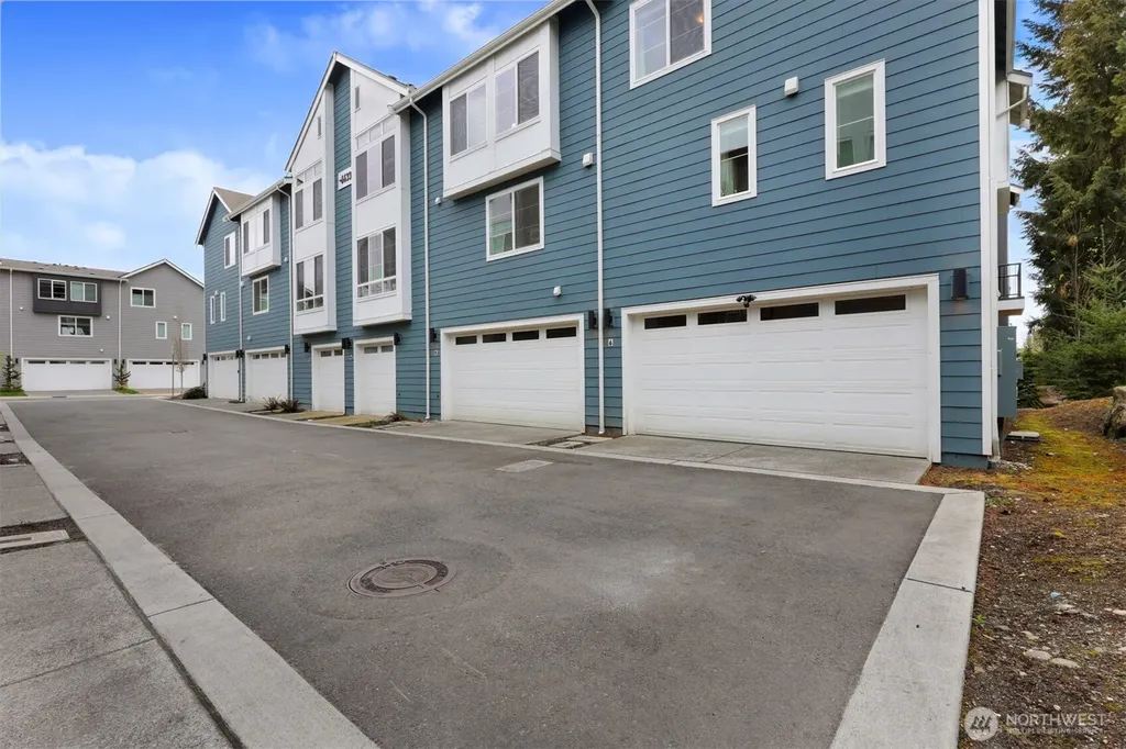 6633 NE 188th Court Kenmore WA 98028