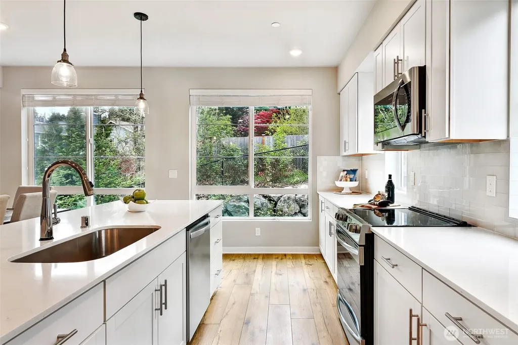 6633 NE 188th Court Kenmore WA 98028