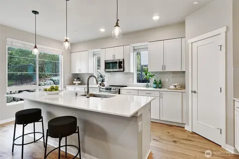 6633 NE 188th Court Kenmore WA 98028