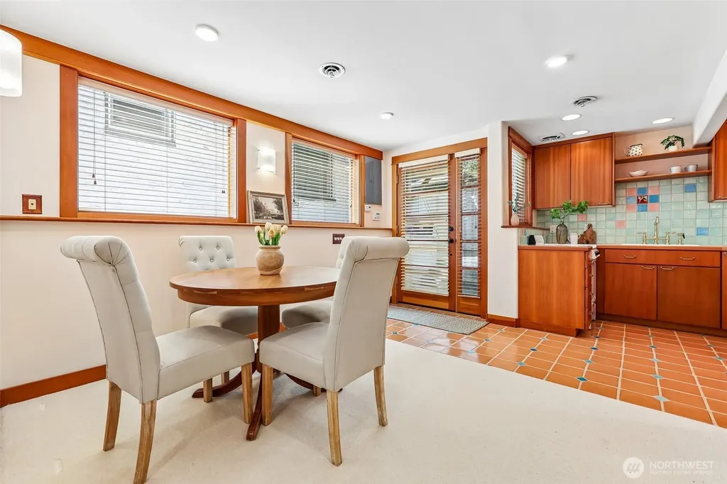 1514 NE 70th Street Seattle WA 98115