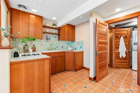 1514 NE 70th Street Seattle WA 98115