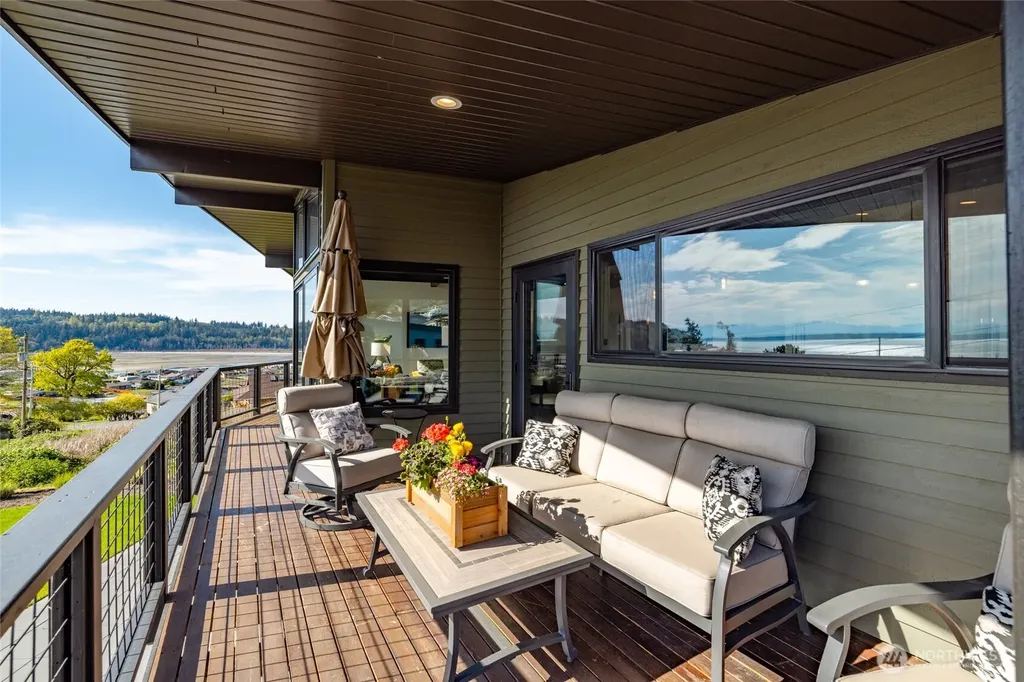 8177 Cultus Drive Clinton WA 98236