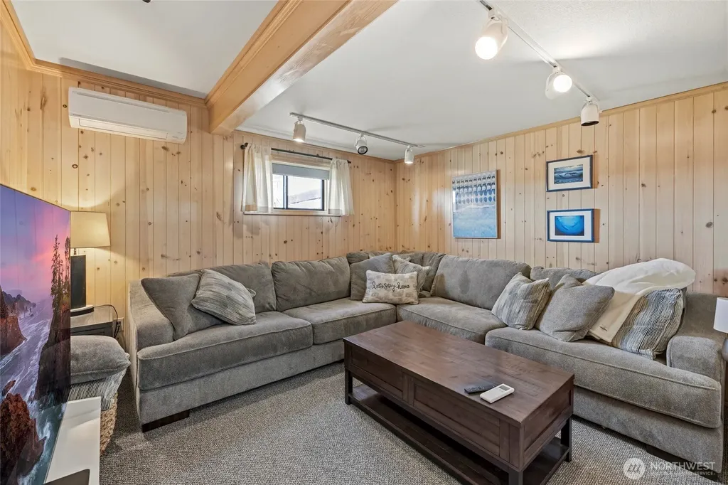 8177 Cultus Drive Clinton WA 98236