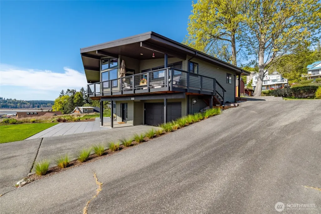 8177 Cultus Drive Clinton WA 98236