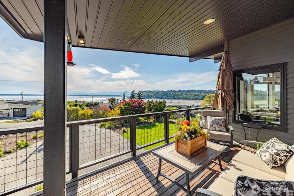 8177 Cultus Drive Clinton WA 98236