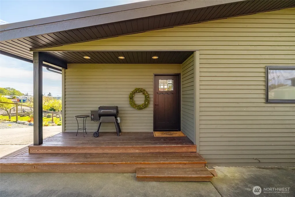 8177 Cultus Drive Clinton WA 98236