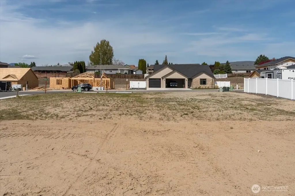 834 NE Tyler Place East Wenatchee WA 98802