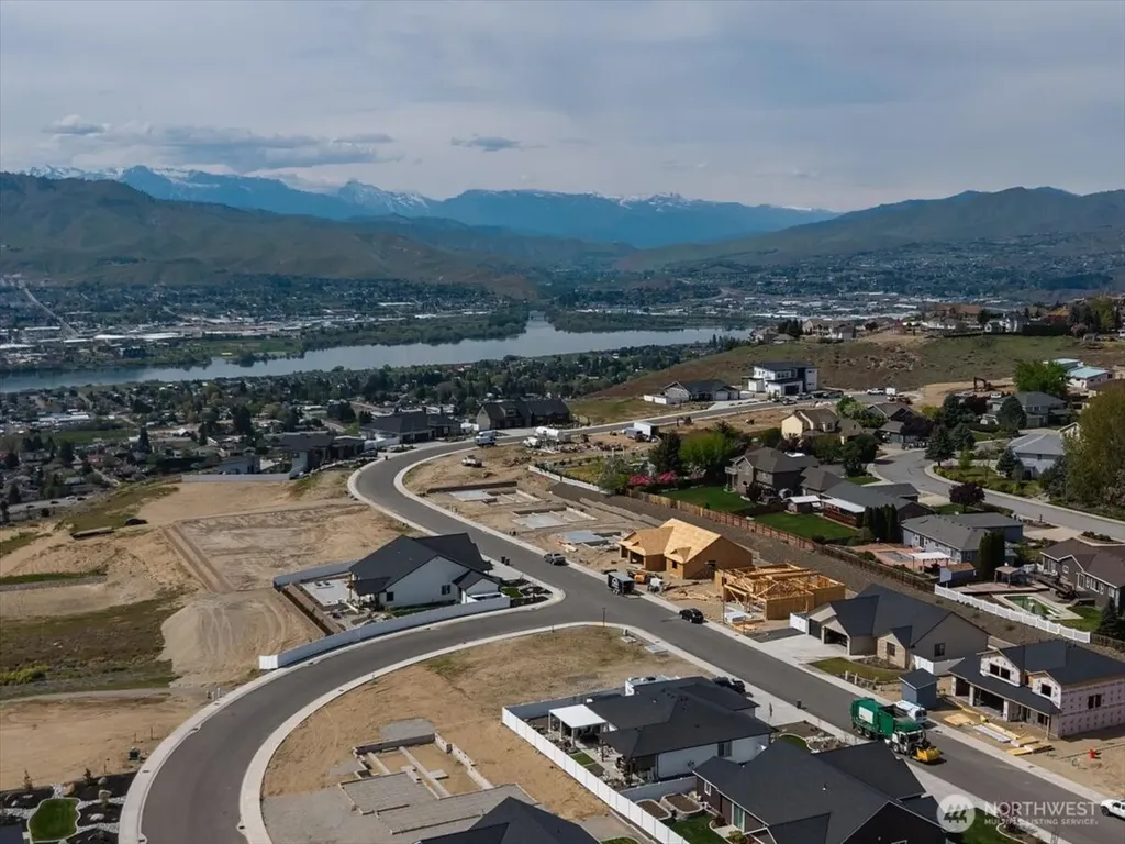 834 NE Tyler Place East Wenatchee WA 98802