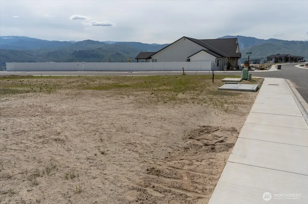 834 NE Tyler Place East Wenatchee WA 98802