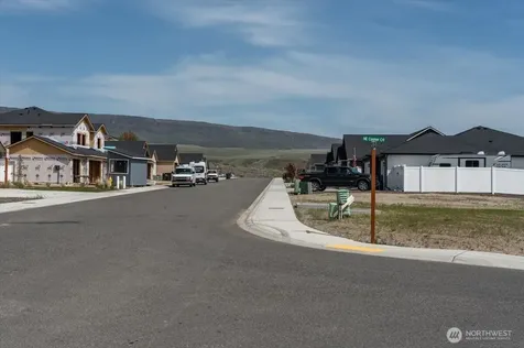 834 NE Tyler Place East Wenatchee WA 98802