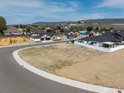 834 NE Tyler Place East Wenatchee WA 98802