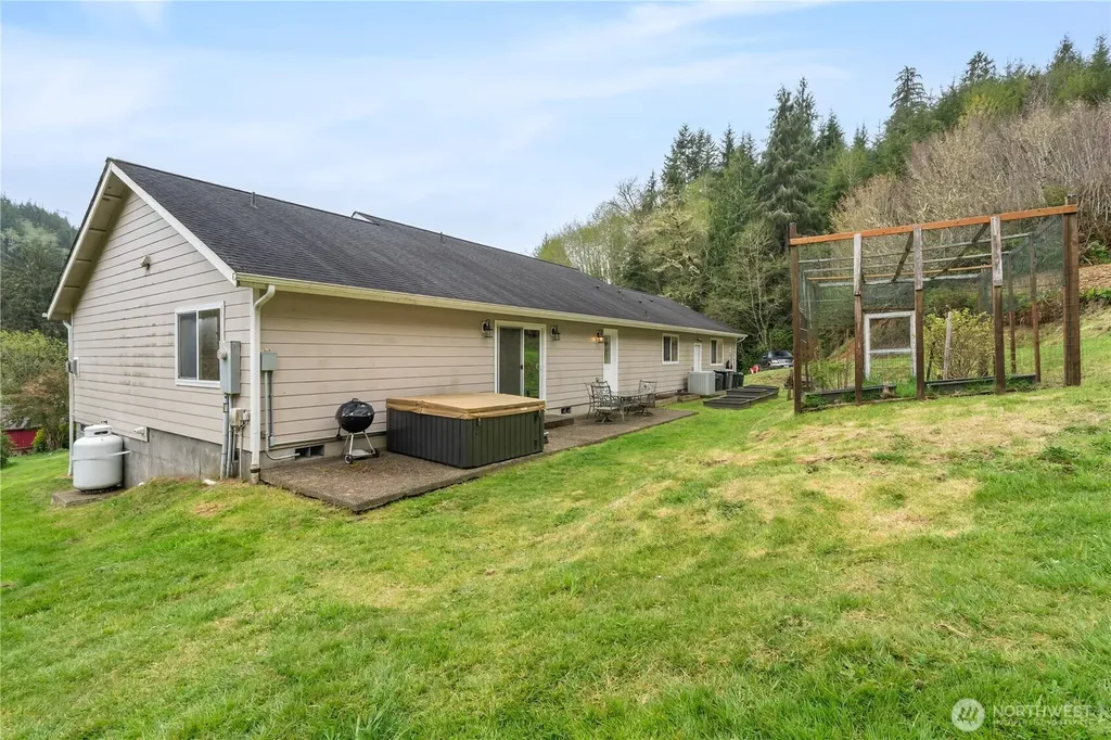 81 Bear Gulch Road Aberdeen WA 98520