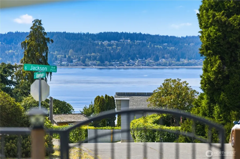 1273 S Jackson Avenue Tacoma WA 98465