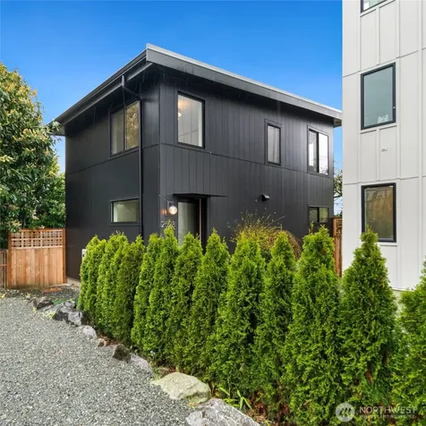 2528 27th Avenue W Seattle WA 98199