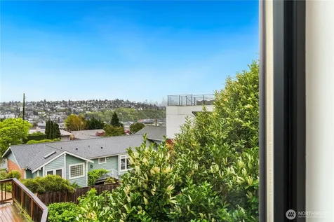 2528 27th Avenue W Seattle WA 98199