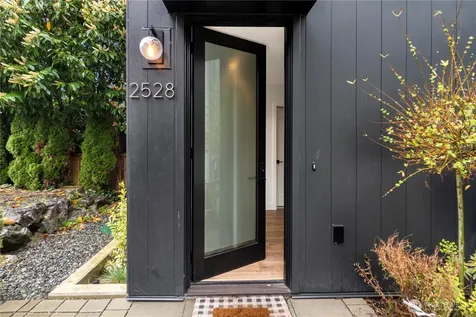 2528 27th Avenue W Seattle WA 98199