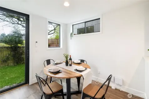 2528 27th Avenue W Seattle WA 98199