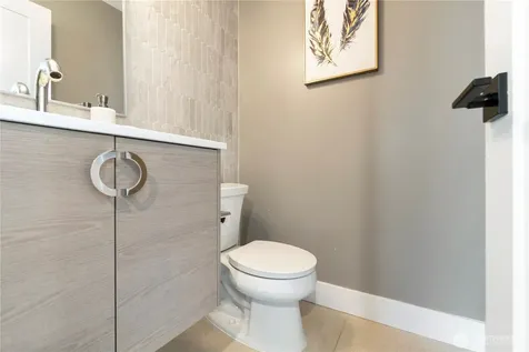 2528 27th Avenue W Seattle WA 98199