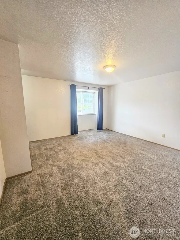 5517 E 99th St Court Puyallup WA 98373