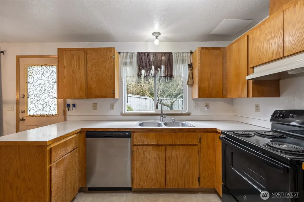 5517 E 99th St Court Puyallup WA 98373