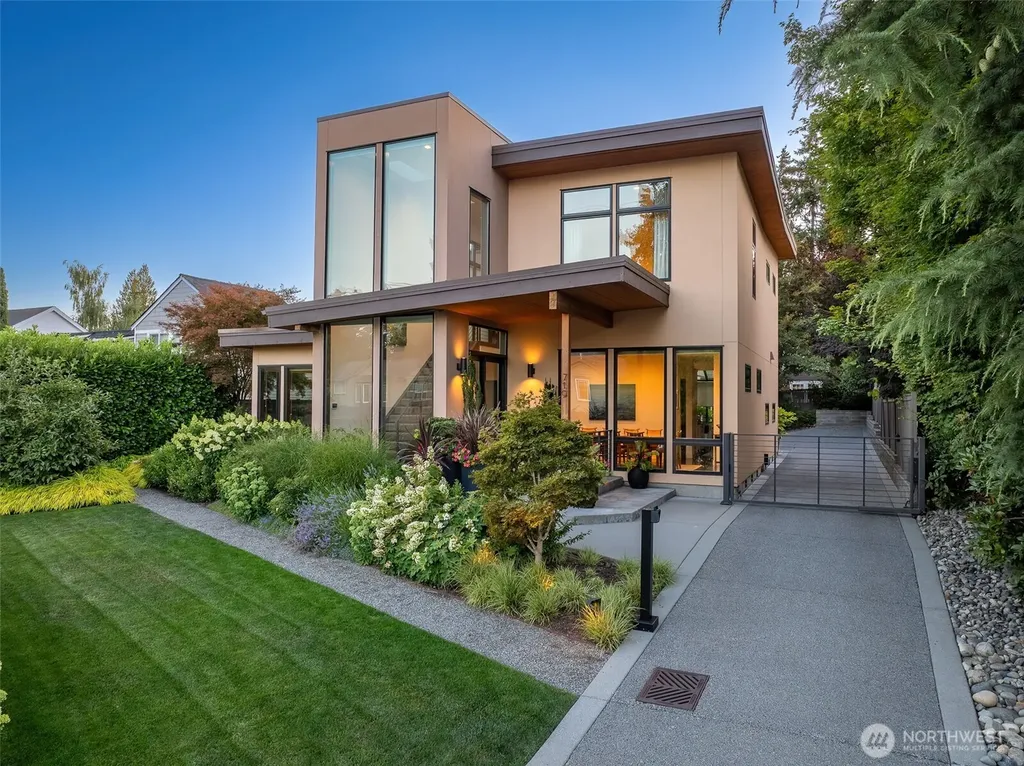 719 99th Avenue NE Bellevue WA 98004