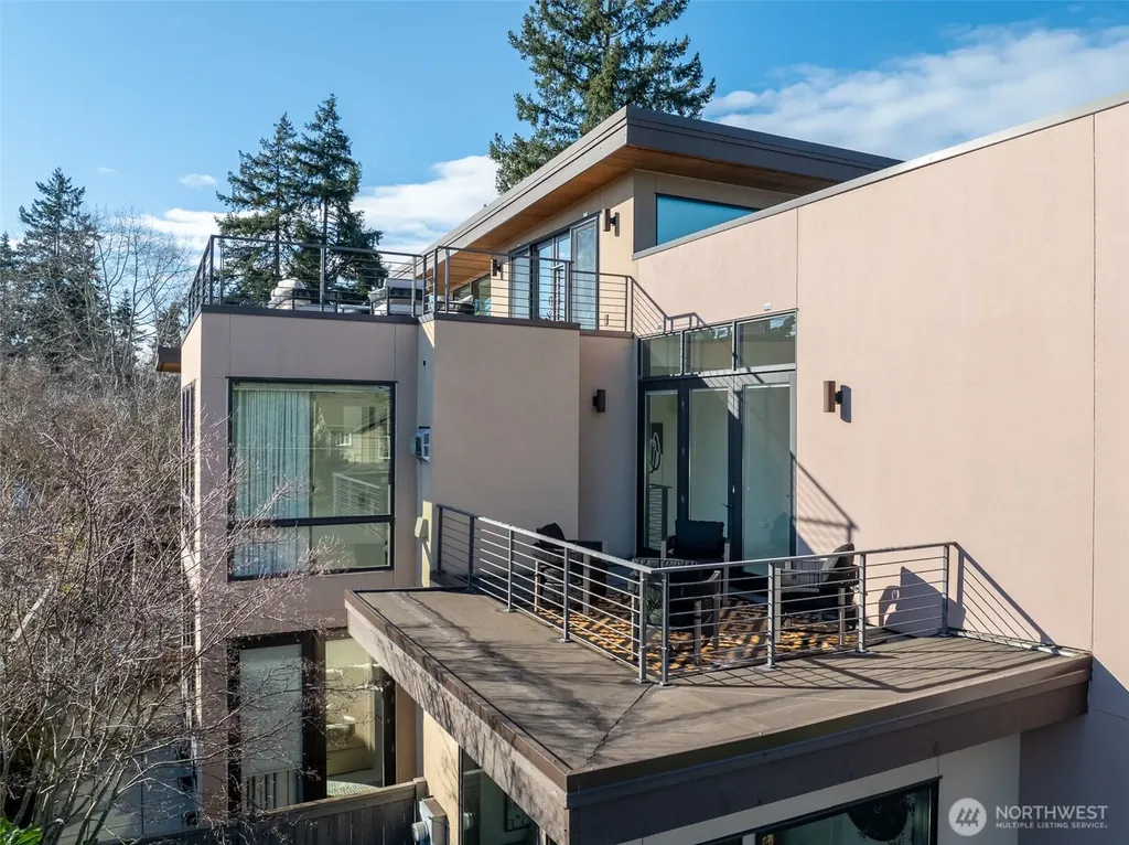 719 99th Avenue NE Bellevue WA 98004