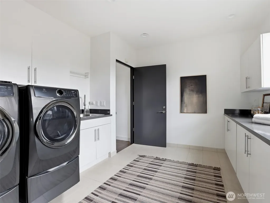 719 99th Avenue NE Bellevue WA 98004