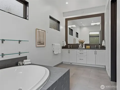 719 99th Avenue NE Bellevue WA 98004