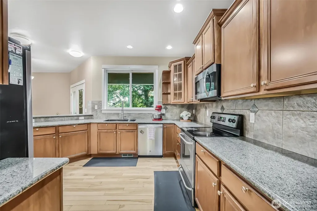 17401 140th Ave East Puyallup WA 98374