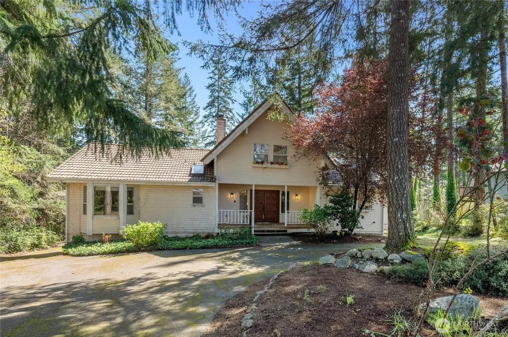30 E Rainier Drive Allyn WA 98524