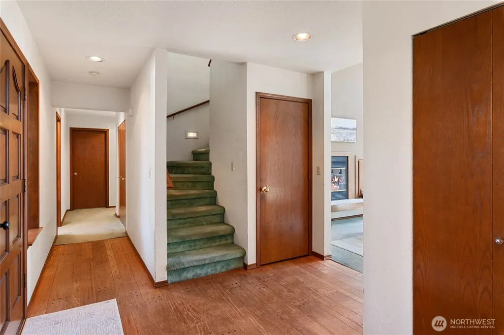 30 E Rainier Drive Allyn WA 98524