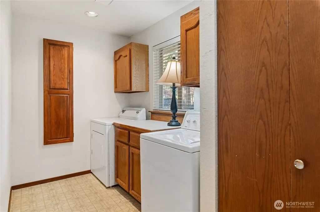 30 E Rainier Drive Allyn WA 98524