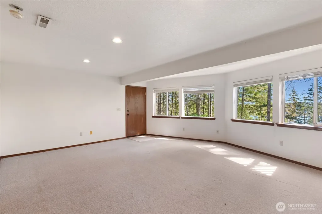 30 E Rainier Drive Allyn WA 98524