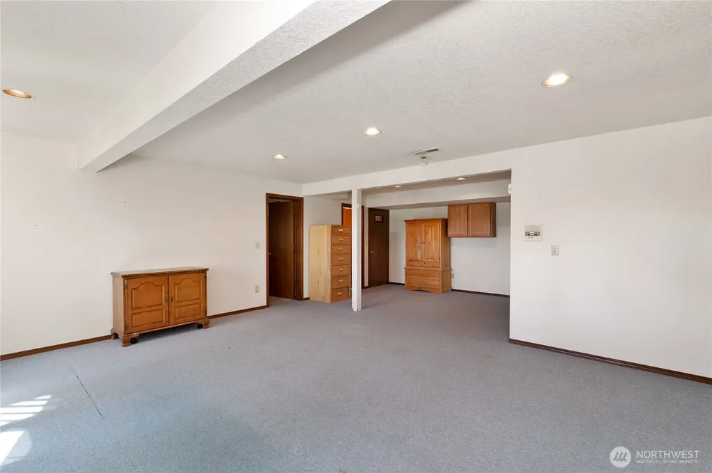 30 E Rainier Drive Allyn WA 98524
