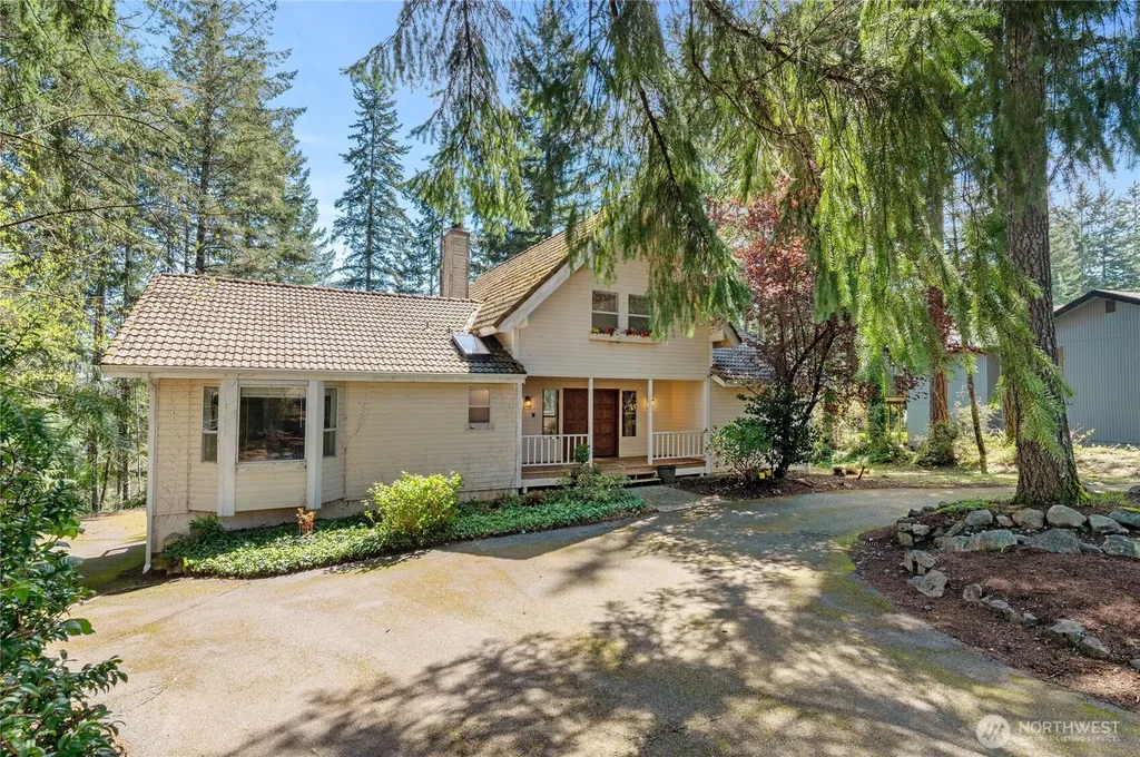 30 E Rainier Drive Allyn WA 98524