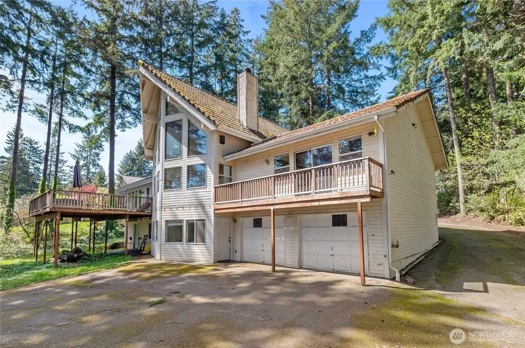 30 E Rainier Drive Allyn WA 98524